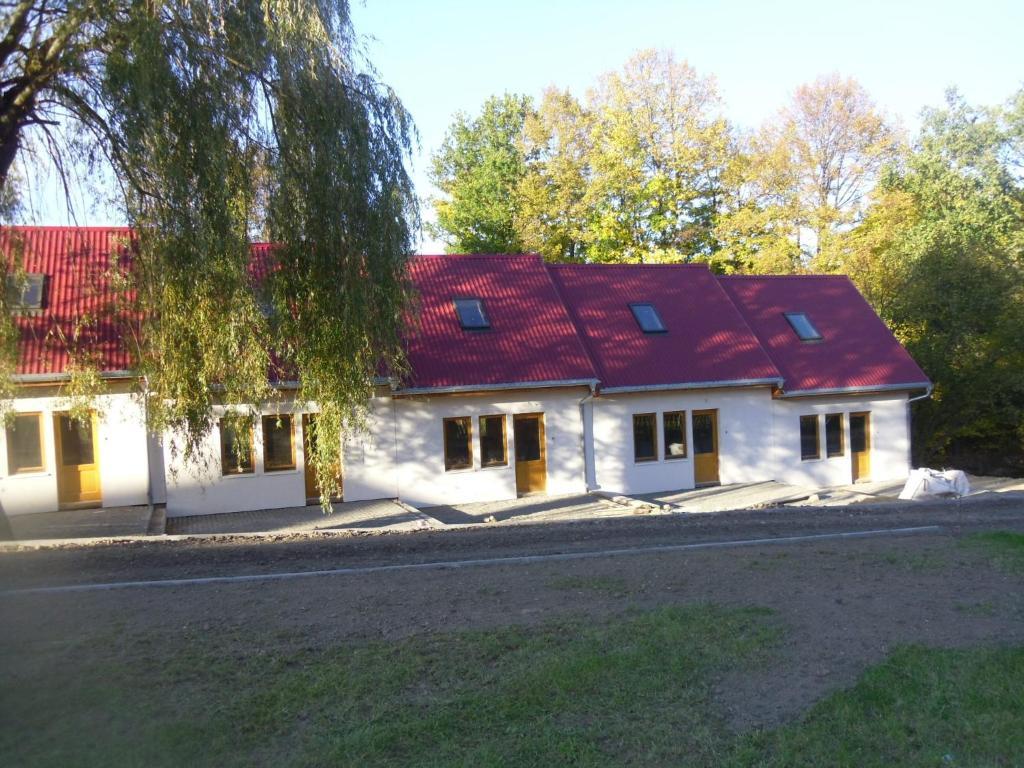 Domki Nad Jeziorem Karlowice Exterior photo